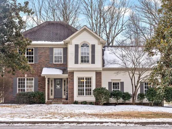 2714 Trelawny Dr, Clarksville, TN 37043