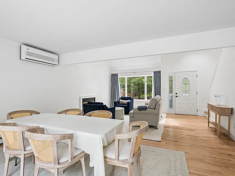 43 Montauk Ave — Photo 12