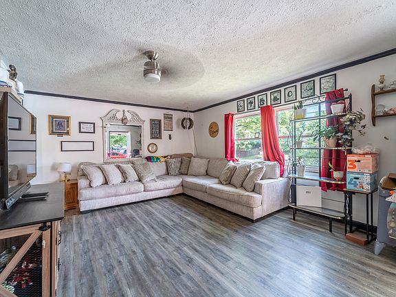 5th image of 524 Baker Ct