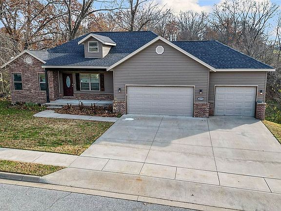 3rd image of 1070 Nemett Cir