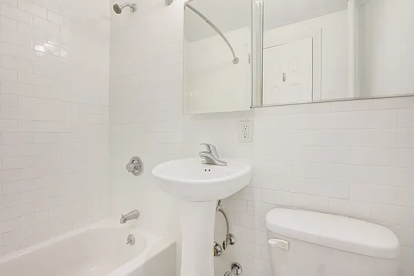 Rented by Bond New York | media 9