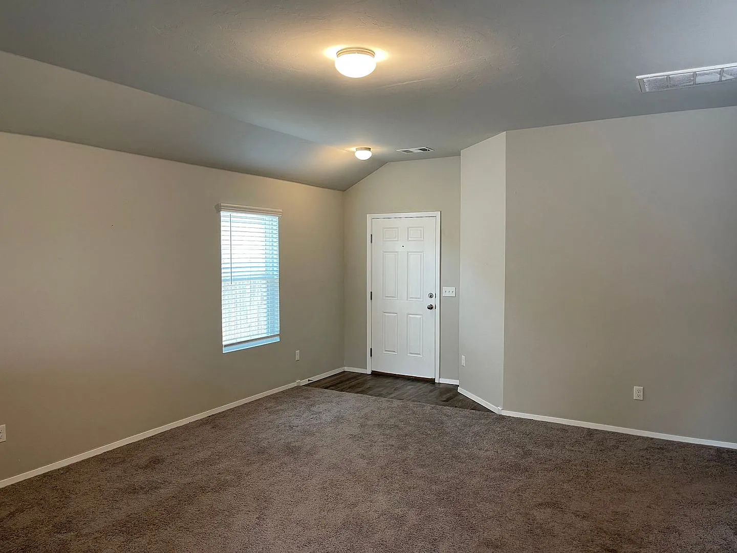 3 bed 2 bath open living and beautiful finishes! — Photo 2