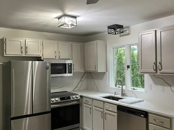 105 West St, Manchester, CT 06040