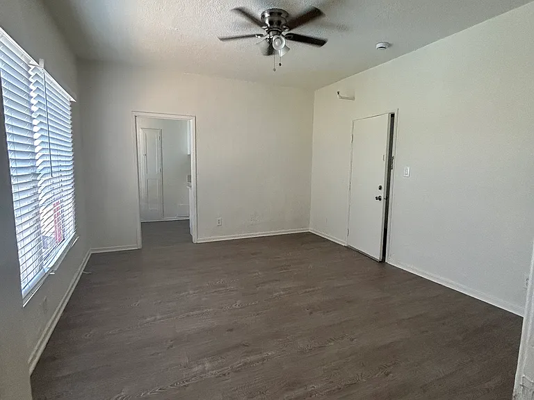 4367 Oakwood Ave #206 — Photo 8