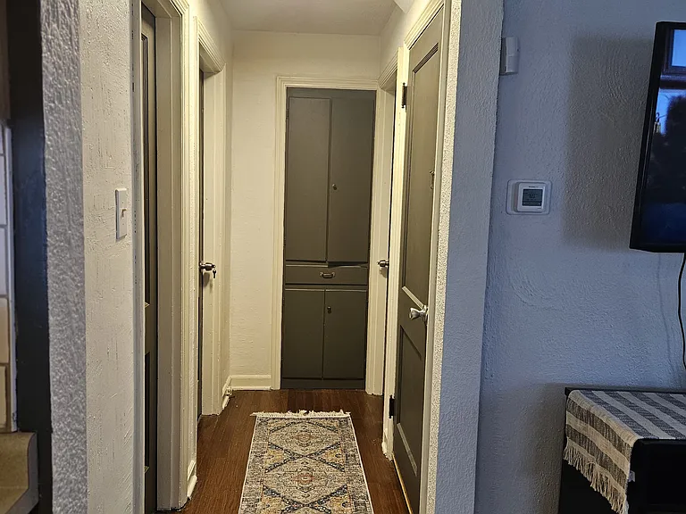 892 W 9th Ave — Photo 4