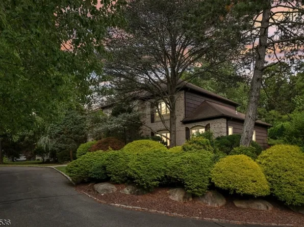 12 Sandalwood Dr, Livingston Twp., NJ 07039