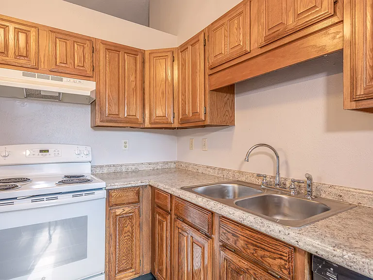 2911 Forest Creek Dr — Photo 15