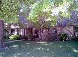 2420 Country Club Ln, Selma, CA 93662