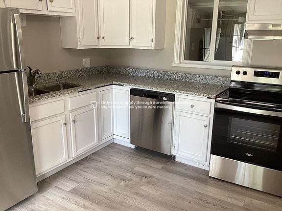 5th image of 927 W Florence Ave