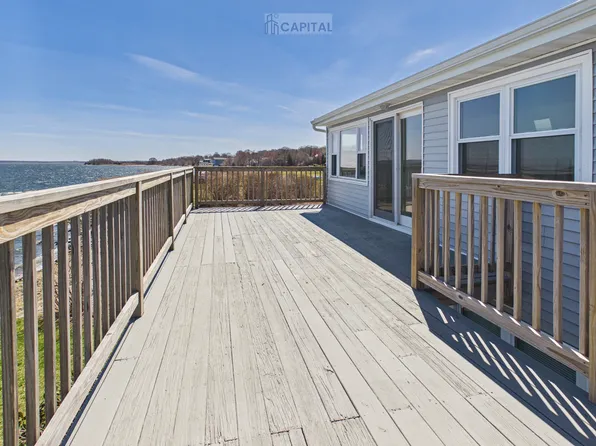 30 Grove Ave Floor 3, Warwick, RI 02889