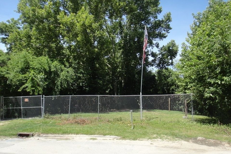 1st image of 4014 1st St