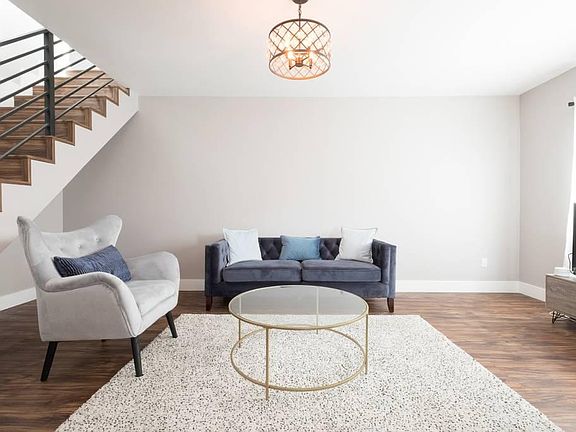 3rd image of 3258 N Park Way #1