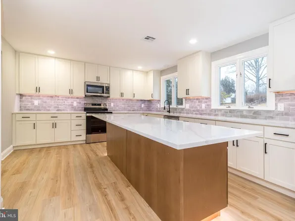 61 S Park Ave, Norristown, PA 19403