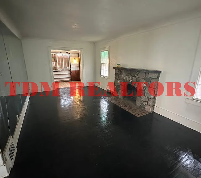 125 W McClellan St — Photo 2