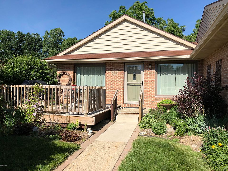 1st image of 292 Bonnie Brook Dr