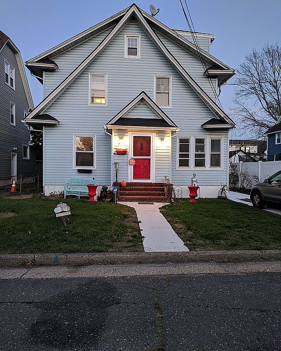 Romantic Victorian at dusk