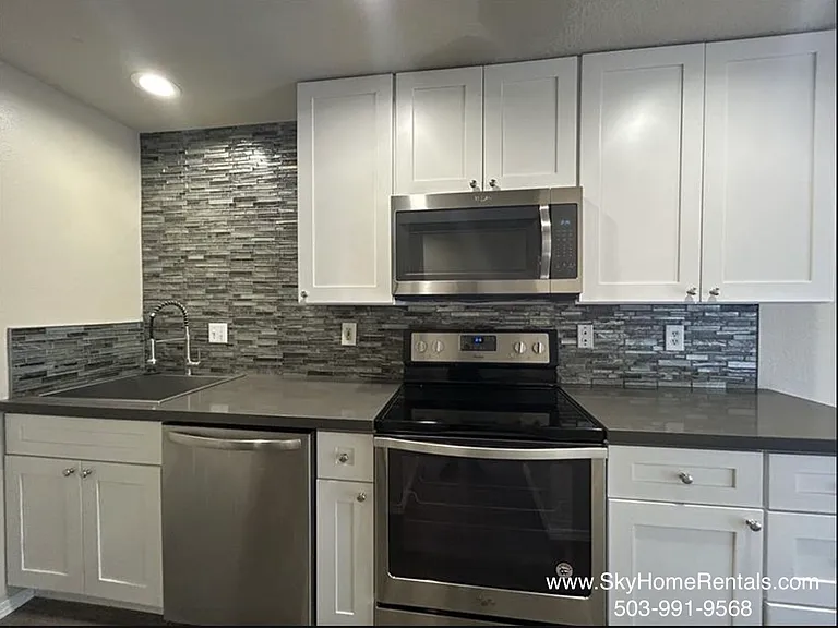 2180 Maplewood Dr S — Photo 5
