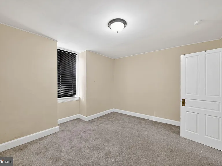 652 Emerald St — Photo 9