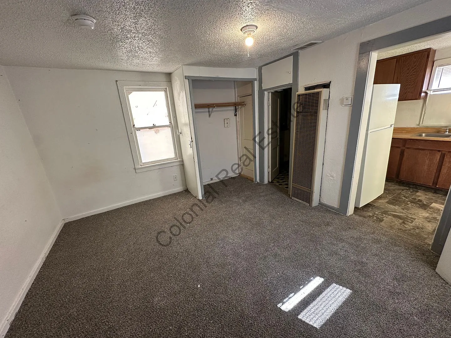 Cute and efficient studio style house for rent! All bills paid! — Photo 2