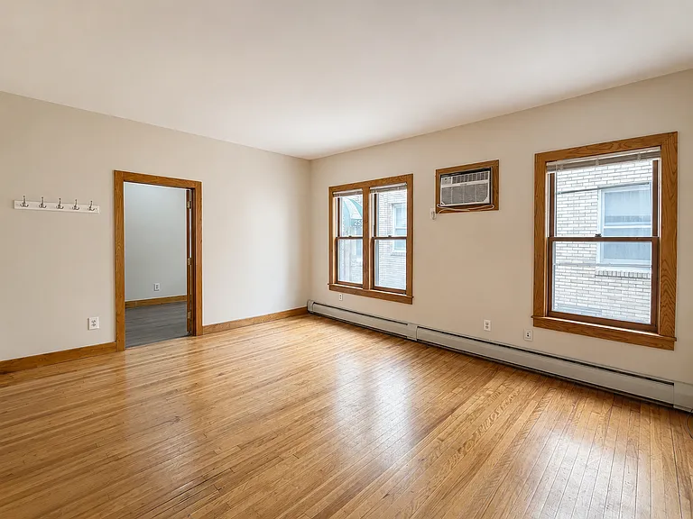 Emerson Manor Flats — Photo 18