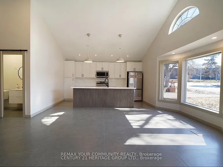 236 Simcoe Ave — Photo 16
