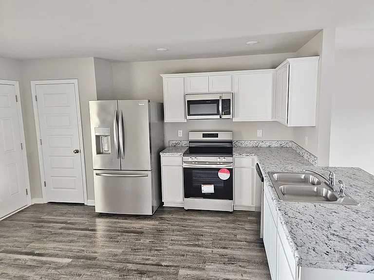1642 Dryden St SE #E — Photo 3