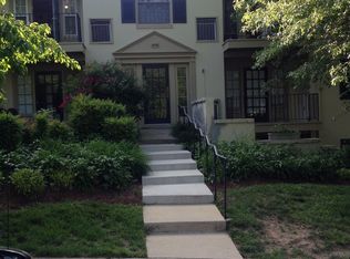 5898 Surrey Hill Pl #681, Northfield, VA 22152