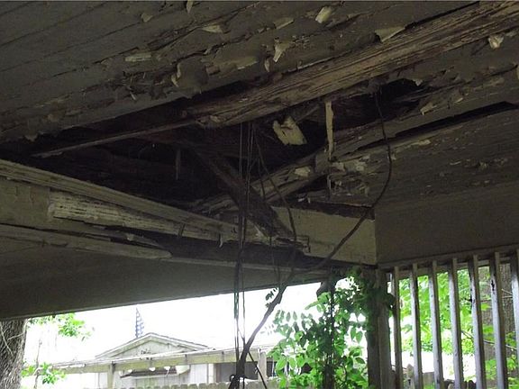 4th image of 2208 Hillwood Dr S