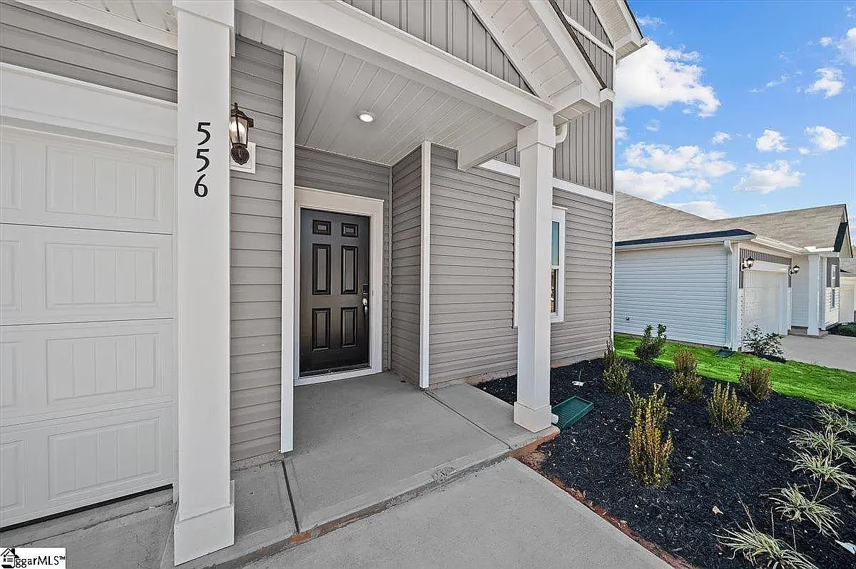 5 bed, 2674 sqft, $2,399 — Photo 2