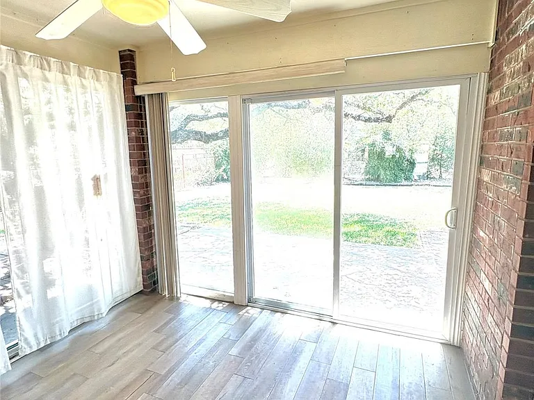 211 Fox Xing — Photo 19