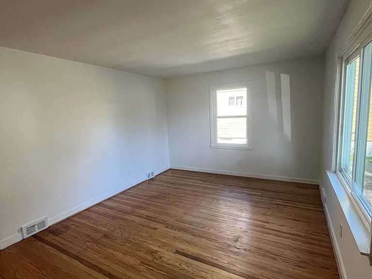 33 Van Olinda St — Photo 15