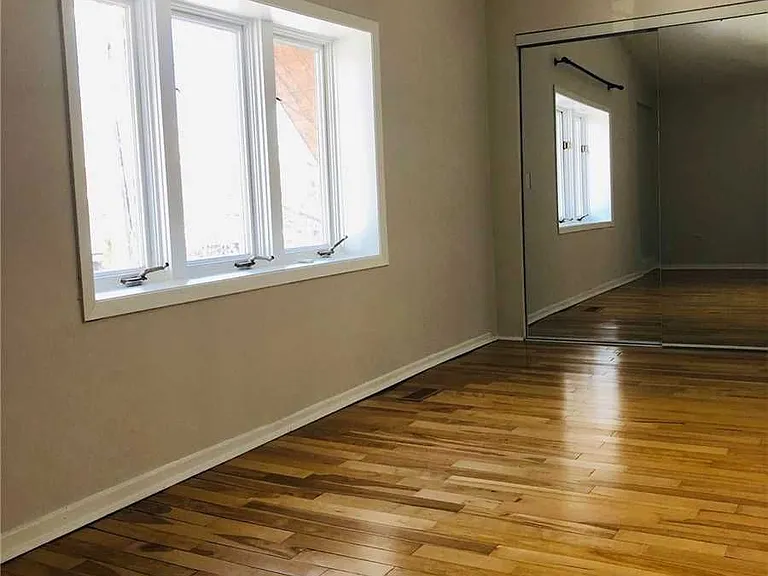 27 Rivercourt Blvd #UPPER — Photo 11