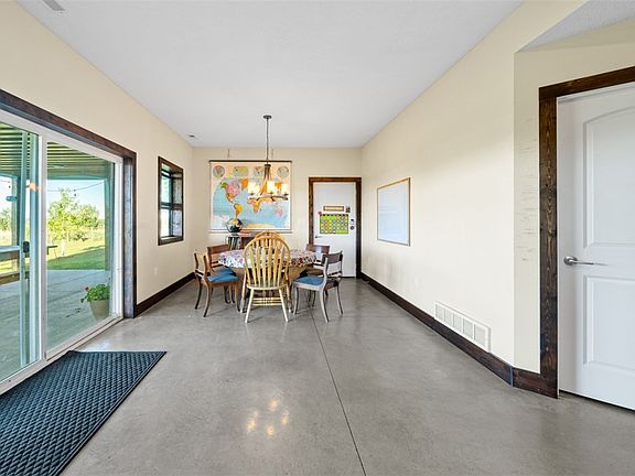 4th image of 19597 Hilltop Ct
