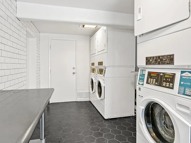 1111 Larrabee St — Photo 12