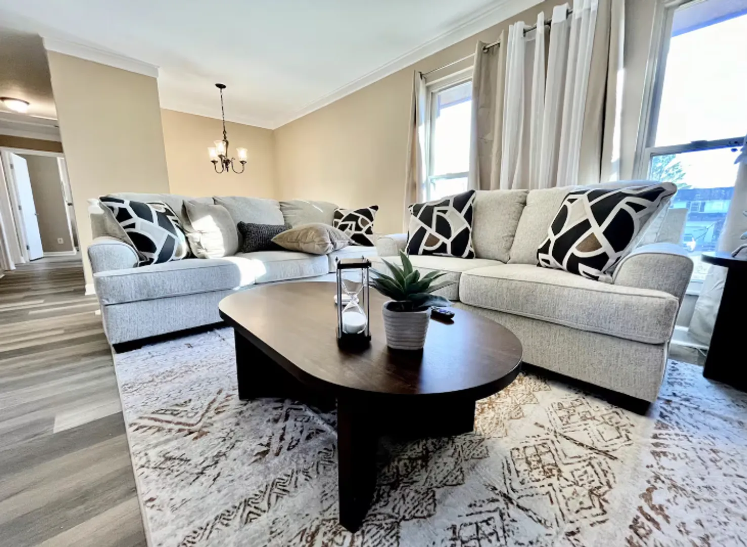 Spacious 3 Bedroom with Outdoor Pool in Mason — Photo 4