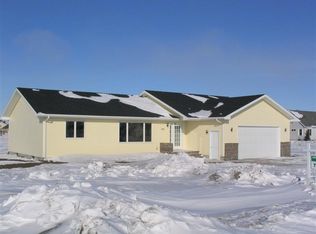 1011 Greenway Blvd SE, East Grand Forks, MN 56721