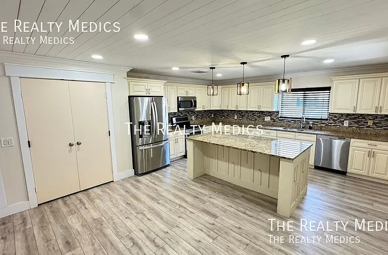 1040 Elderberry Dr — Photo 15