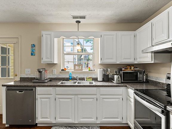 4th image of 2387 Breckenridge Ct