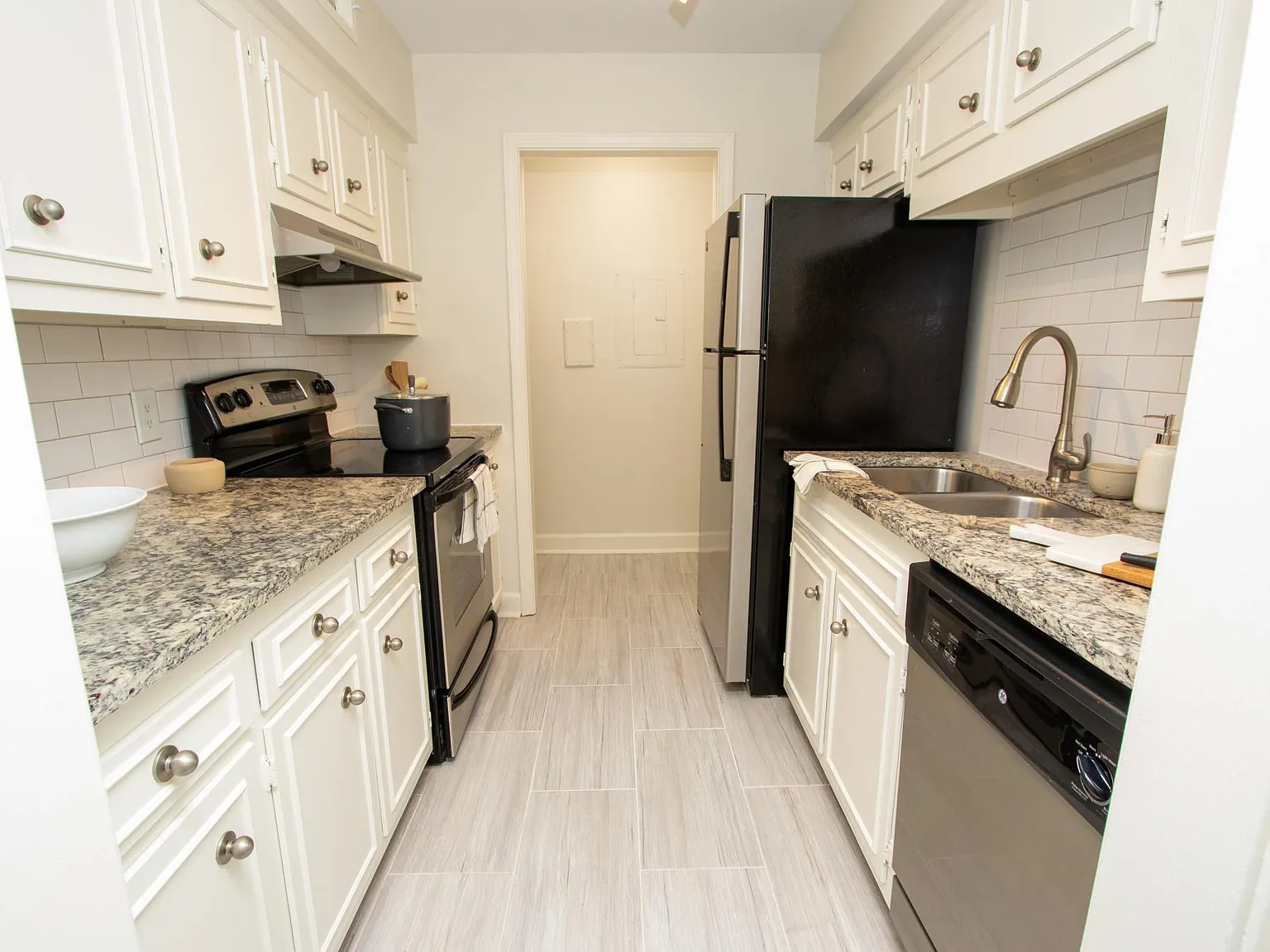 1 bed, 800 sqft, $1,575 — Photo 4