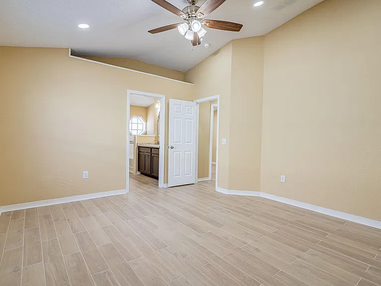 11318 Carabelee Cir — Photo 15