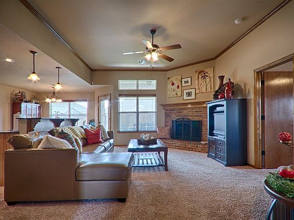 4th image of 608 McConnell Dr