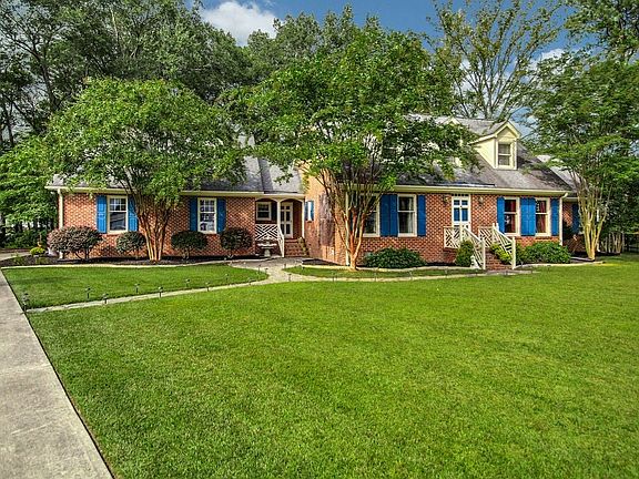 2nd image of 6 Meadow Ct