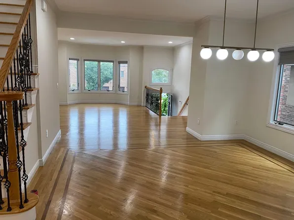 436 Lawton Avenue image 19 of 26