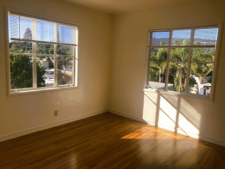 3105 High St — Photo 1