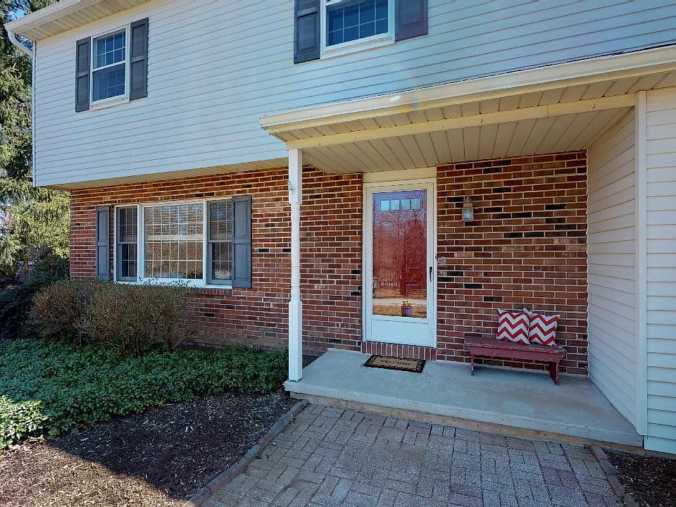 1st image of 102 Elmwood Dr