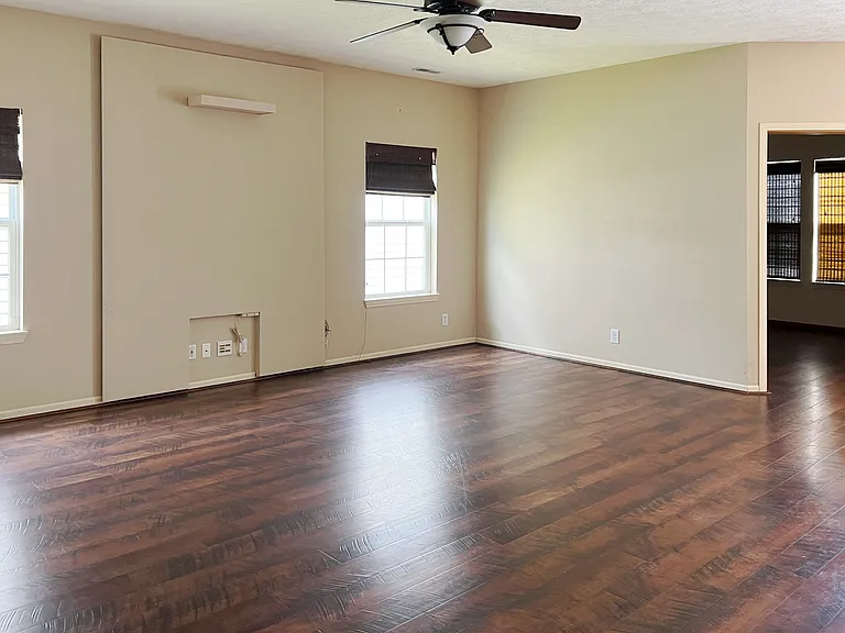 2331 Maxwell Dr — Photo 3