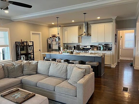 3rd image of 2020 Rosemary Ln