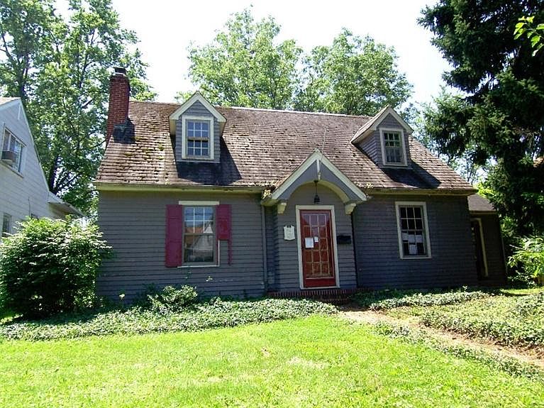 1st image of 412 W Hillcrest Ave
