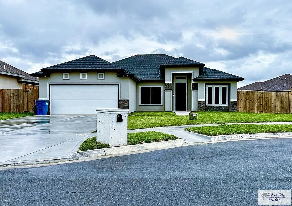 4 bed, 2.5 bath, 1755 sqft, $2,400 — Photo 1