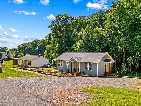 4th image of 122 Yadkin River Rd